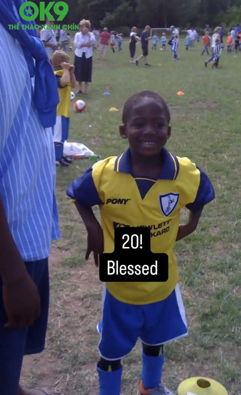 Hình ảnh Mainoo đăng tải lên Instagram nhân ngày sinh nhật 20 tuổi. (Nguồn: Twitter) Hình ảnh Mainoo đăng tải lên Instagram nhân ngày sinh nhật 20 tuổi. (Nguồn: Twitter)