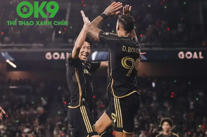 Ngôi sao Hàn Quốc cùng với Douanga hợp thành bộ đôi ăn ý (Ảnh: CLB)