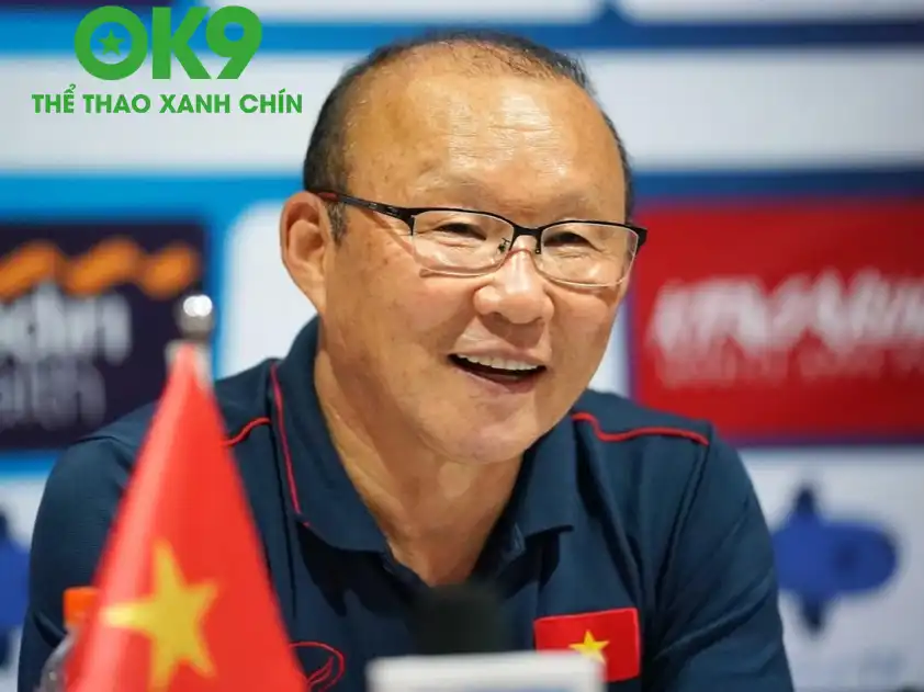 HLV Park Hang Seo lại được HLV Park Hang Seo lại được